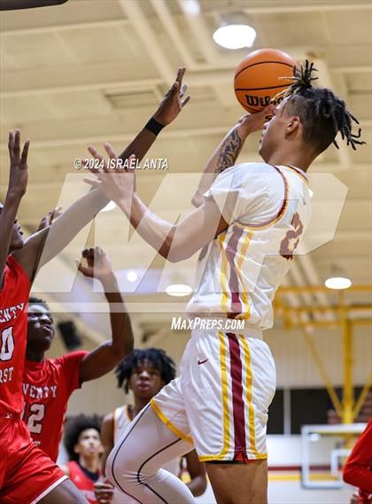 Thumbnail 2 in Seventy-First @ Douglas Byrd photogallery.
