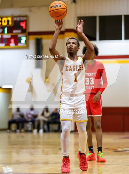 Thumbnail 2 in Seventy-First @ Douglas Byrd photogallery.