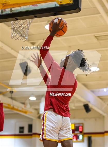 Thumbnail 2 in Seventy-First @ Douglas Byrd photogallery.