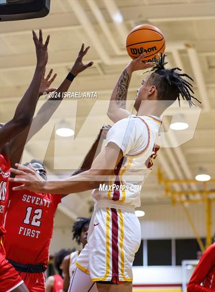 Thumbnail 3 in Seventy-First @ Douglas Byrd photogallery.