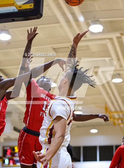 Thumbnail 2 in Seventy-First @ Douglas Byrd photogallery.