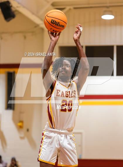 Thumbnail 3 in Seventy-First @ Douglas Byrd photogallery.
