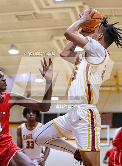 Thumbnail 3 in Seventy-First @ Douglas Byrd photogallery.