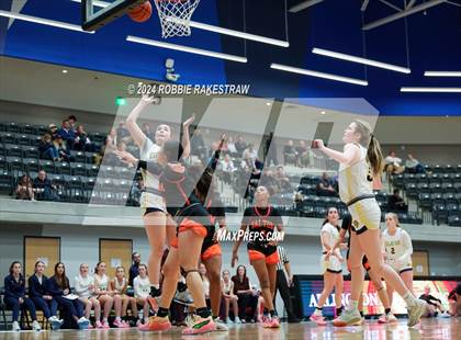 Thumbnail 2 in Highland Park vs. Haltom (UIL 6A Bi-District Playoff) photogallery.