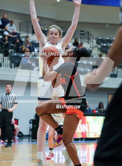 Thumbnail 2 in Highland Park vs. Haltom (UIL 6A Bi-District Playoff) photogallery.