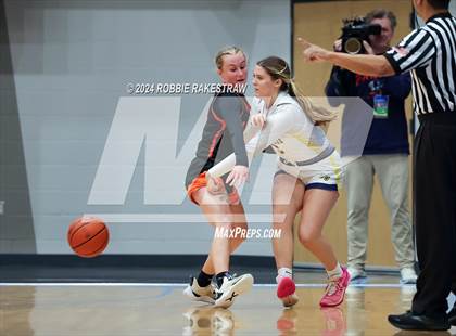 Thumbnail 1 in Highland Park vs. Haltom (UIL 6A Bi-District Playoff) photogallery.