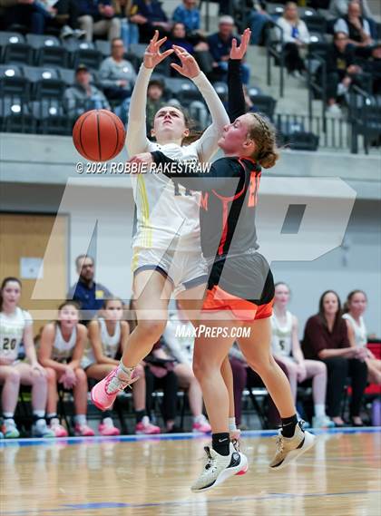 Thumbnail 3 in Highland Park vs. Haltom (UIL 6A Bi-District Playoff) photogallery.