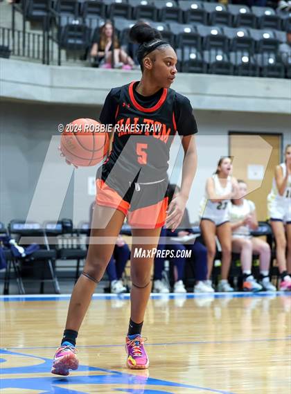 Thumbnail 2 in Highland Park vs. Haltom (UIL 6A Bi-District Playoff) photogallery.