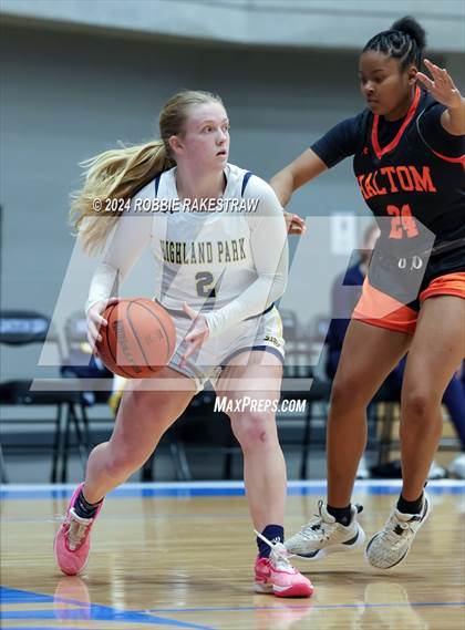 Thumbnail 3 in Highland Park vs. Haltom (UIL 6A Bi-District Playoff) photogallery.
