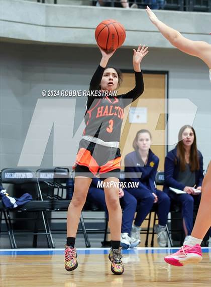 Thumbnail 3 in Highland Park vs. Haltom (UIL 6A Bi-District Playoff) photogallery.