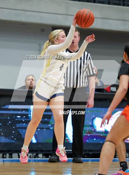 Thumbnail 2 in Highland Park vs. Haltom (UIL 6A Bi-District Playoff) photogallery.
