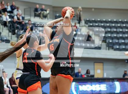 Thumbnail 3 in Highland Park vs. Haltom (UIL 6A Bi-District Playoff) photogallery.