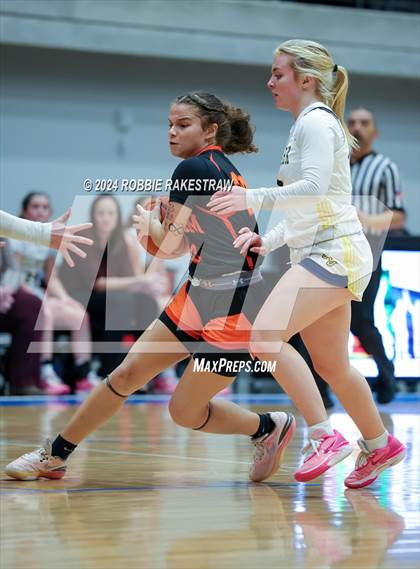 Thumbnail 1 in Highland Park vs. Haltom (UIL 6A Bi-District Playoff) photogallery.