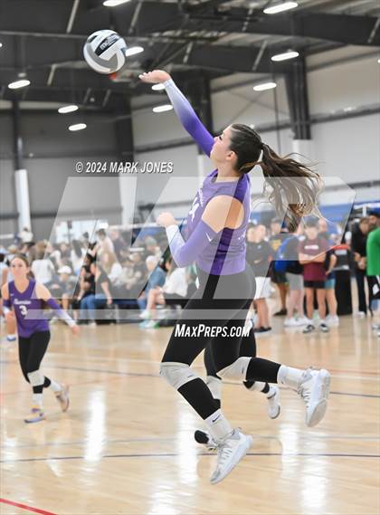 Thumbnail 3 in Sunrise Mountain vs. Horizon (Nike TOC Southwest) photogallery.