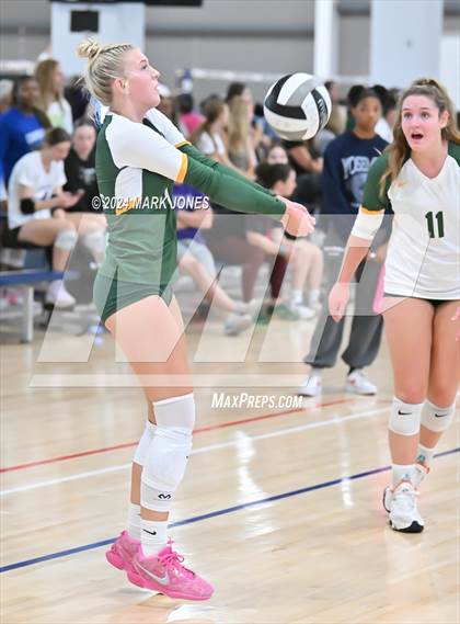 Thumbnail 3 in Sunrise Mountain vs. Horizon (Nike TOC Southwest) photogallery.