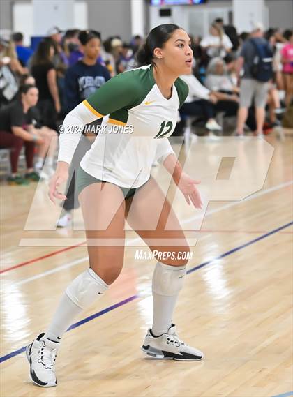 Thumbnail 1 in Sunrise Mountain vs. Horizon (Nike TOC Southwest) photogallery.