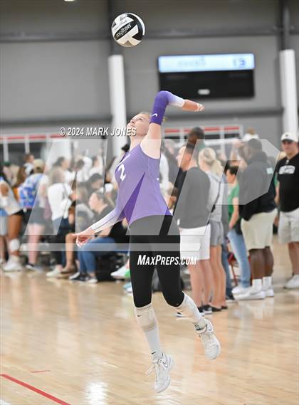 Thumbnail 3 in Sunrise Mountain vs. Horizon (Nike TOC Southwest) photogallery.