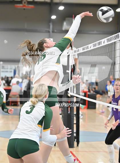 Thumbnail 2 in Sunrise Mountain vs. Horizon (Nike TOC Southwest) photogallery.
