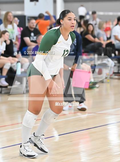 Thumbnail 1 in Sunrise Mountain vs. Horizon (Nike TOC Southwest) photogallery.