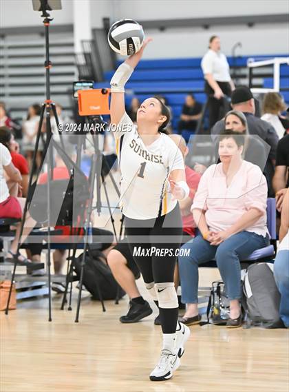 Thumbnail 2 in Sunrise Mountain vs. Horizon (Nike TOC Southwest) photogallery.