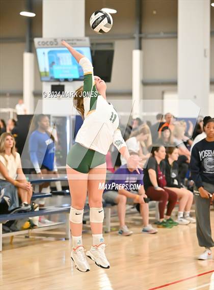 Thumbnail 3 in Sunrise Mountain vs. Horizon (Nike TOC Southwest) photogallery.