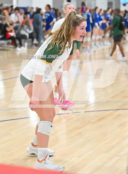 Thumbnail 1 in Sunrise Mountain vs. Horizon (Nike TOC Southwest) photogallery.