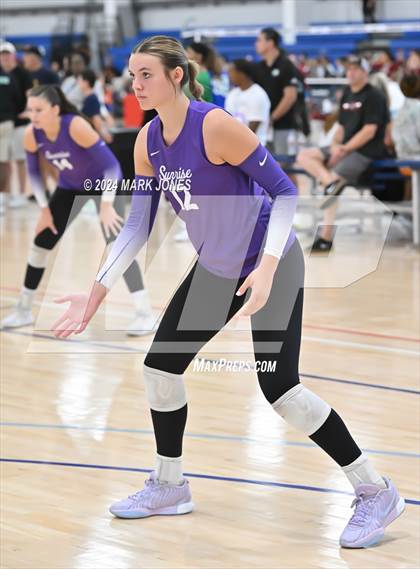 Thumbnail 2 in Sunrise Mountain vs. Horizon (Nike TOC Southwest) photogallery.