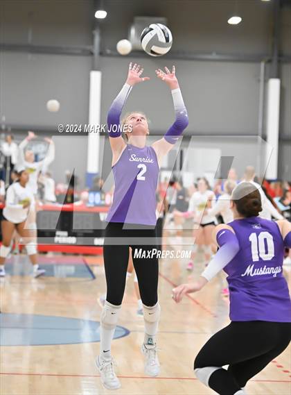 Thumbnail 2 in Sunrise Mountain vs. Horizon (Nike TOC Southwest) photogallery.