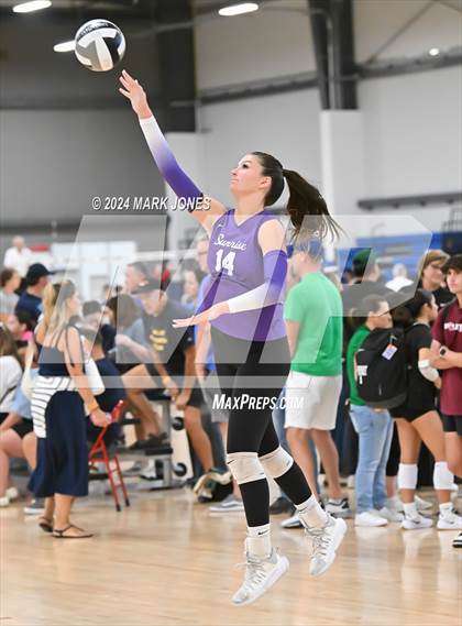Thumbnail 3 in Sunrise Mountain vs. Horizon (Nike TOC Southwest) photogallery.