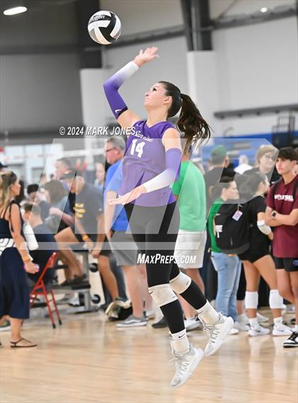 Thumbnail 2 in Sunrise Mountain vs. Horizon (Nike TOC Southwest) photogallery.