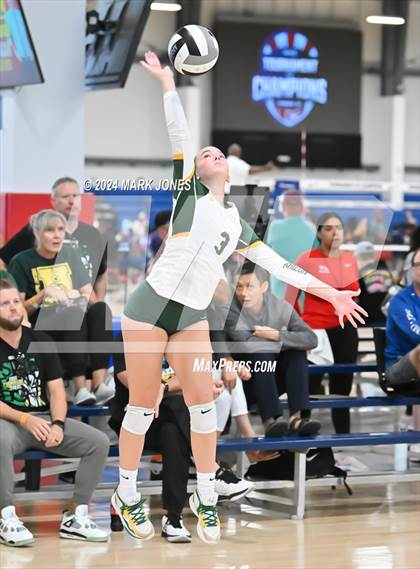 Thumbnail 1 in Sunrise Mountain vs. Horizon (Nike TOC Southwest) photogallery.