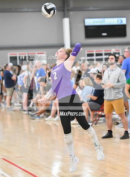 Thumbnail 1 in Sunrise Mountain vs. Horizon (Nike TOC Southwest) photogallery.
