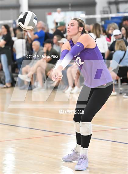 Thumbnail 1 in Sunrise Mountain vs. Horizon (Nike TOC Southwest) photogallery.