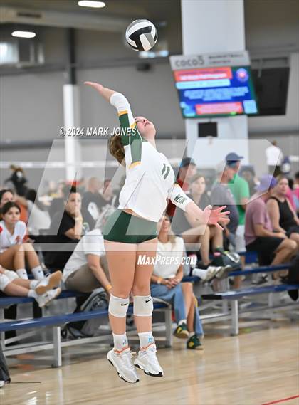 Thumbnail 2 in Sunrise Mountain vs. Horizon (Nike TOC Southwest) photogallery.