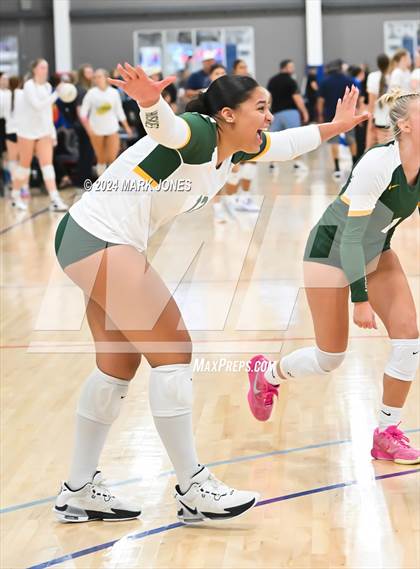 Thumbnail 2 in Sunrise Mountain vs. Horizon (Nike TOC Southwest) photogallery.
