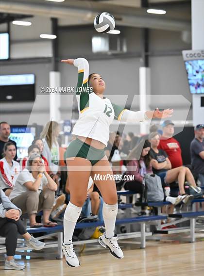 Thumbnail 2 in Sunrise Mountain vs. Horizon (Nike TOC Southwest) photogallery.