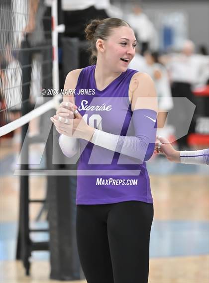 Thumbnail 1 in Sunrise Mountain vs. Horizon (Nike TOC Southwest) photogallery.