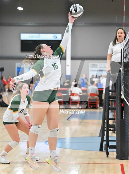 Thumbnail 3 in Sunrise Mountain vs. Horizon (Nike TOC Southwest) photogallery.