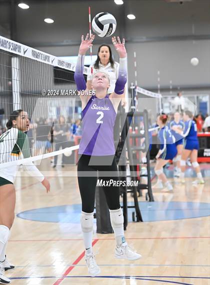Thumbnail 3 in Sunrise Mountain vs. Horizon (Nike TOC Southwest) photogallery.