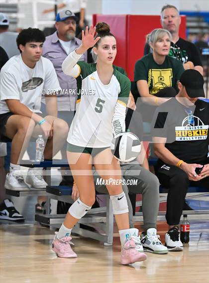 Thumbnail 2 in Sunrise Mountain vs. Horizon (Nike TOC Southwest) photogallery.