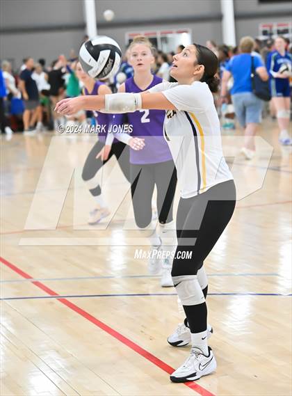 Thumbnail 3 in Sunrise Mountain vs. Horizon (Nike TOC Southwest) photogallery.