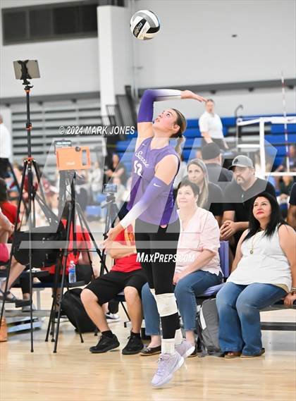 Thumbnail 2 in Sunrise Mountain vs. Horizon (Nike TOC Southwest) photogallery.