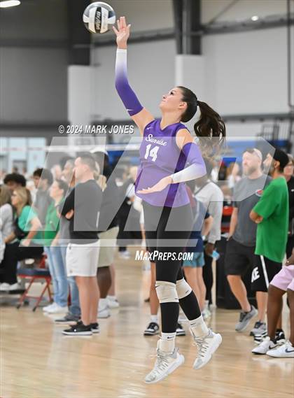 Thumbnail 2 in Sunrise Mountain vs. Horizon (Nike TOC Southwest) photogallery.