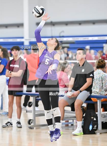 Thumbnail 1 in Sunrise Mountain vs. Horizon (Nike TOC Southwest) photogallery.