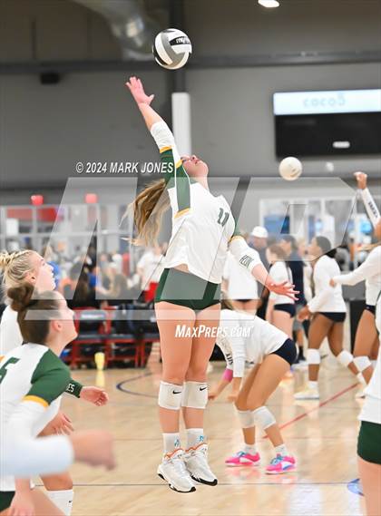 Thumbnail 1 in Sunrise Mountain vs. Horizon (Nike TOC Southwest) photogallery.