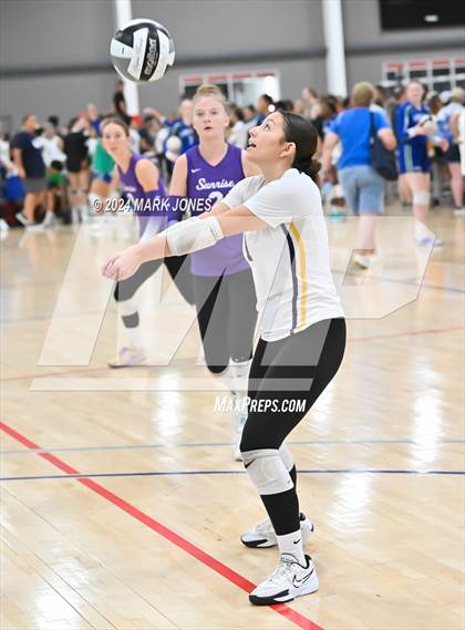 Thumbnail 2 in Sunrise Mountain vs. Horizon (Nike TOC Southwest) photogallery.