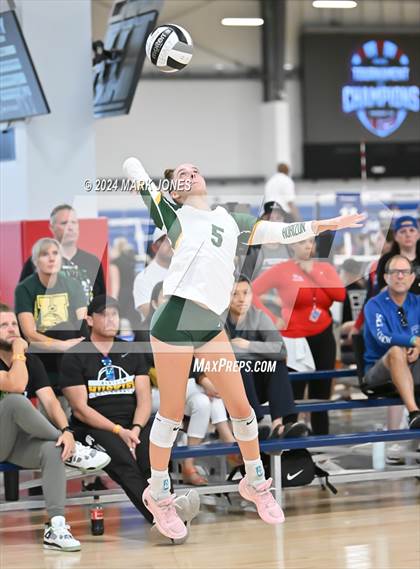 Thumbnail 1 in Sunrise Mountain vs. Horizon (Nike TOC Southwest) photogallery.