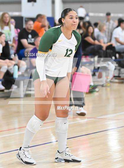 Thumbnail 3 in Sunrise Mountain vs. Horizon (Nike TOC Southwest) photogallery.