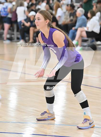 Thumbnail 1 in Sunrise Mountain vs. Horizon (Nike TOC Southwest) photogallery.