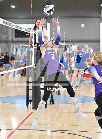 Thumbnail 2 in Sunrise Mountain vs. Horizon (Nike TOC Southwest) photogallery.